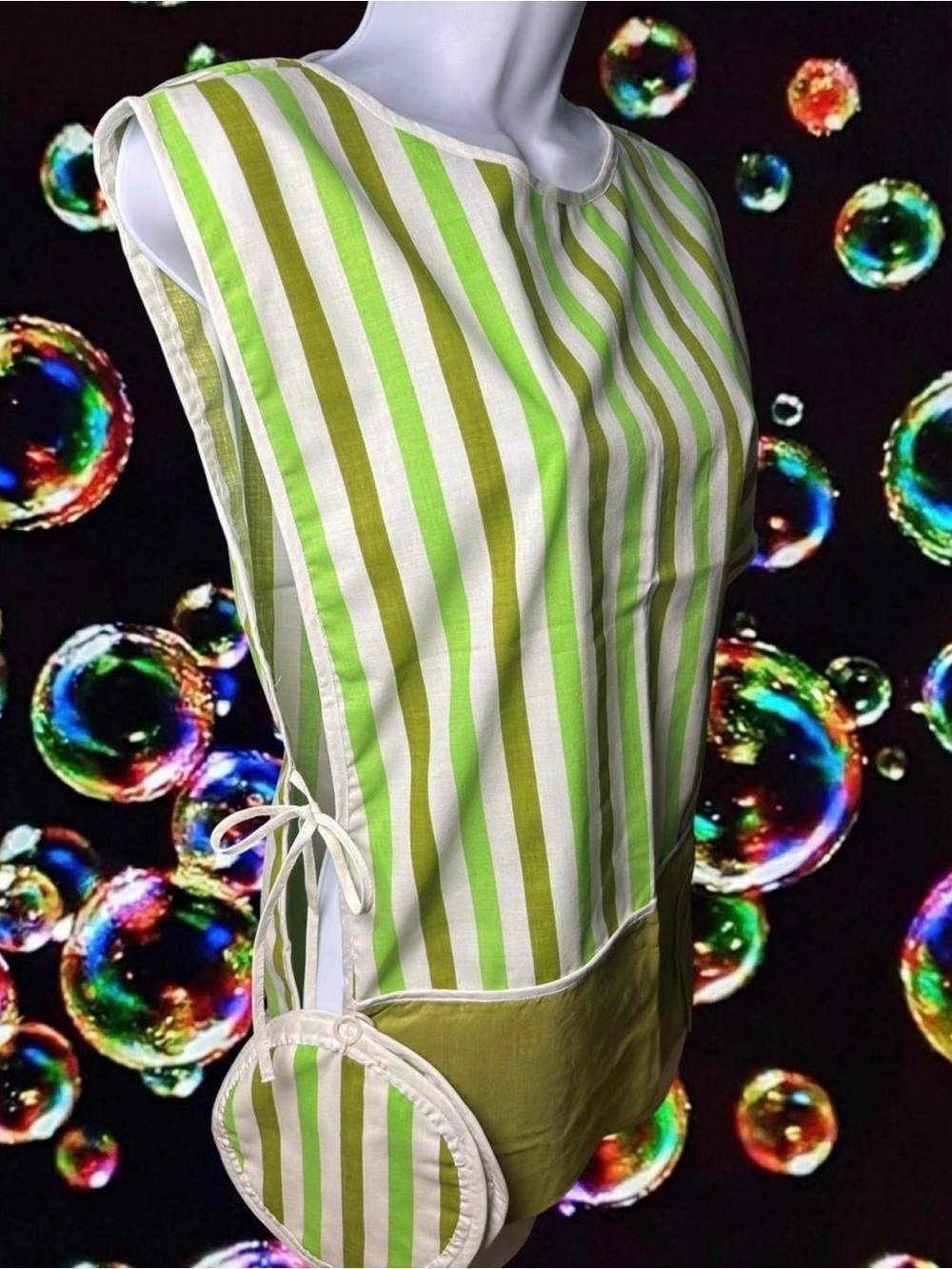 Vintage 69’s/70’s Striped green and white tabard apron w/matching potholders